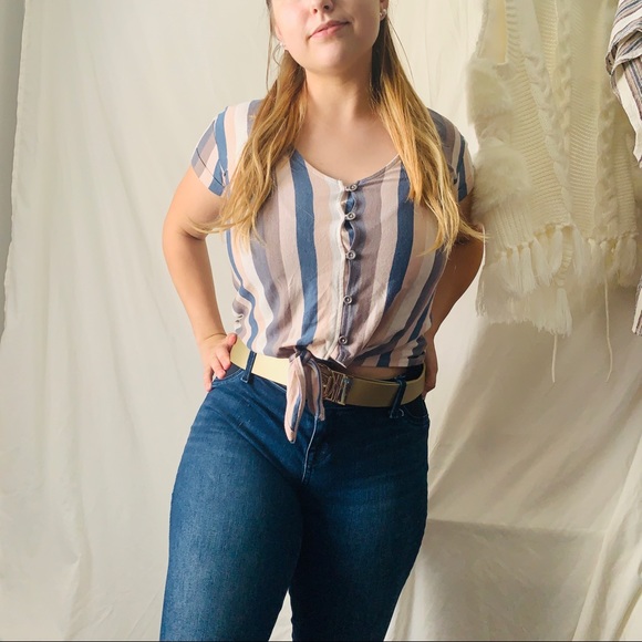 American Eagle Outfitters Tops - American eagle cropped shirt